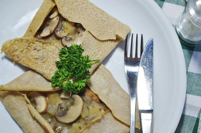 Crêpes de sarrasin au jambon et champignons légeres
