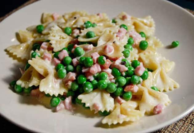 farfalles aux petits pois et jambon WW, un délicieux plat de pâtes facile et rapide à réaliser pour un repas léger et simple.