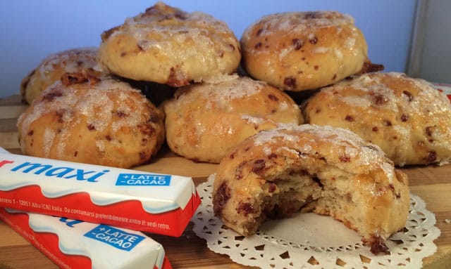 petits pains au Kinder maxi avec Thermomix, délicieux petits pains moelleux, facile et simple à réaliser pour le petit-déjeuner ou le goûter des enfants.