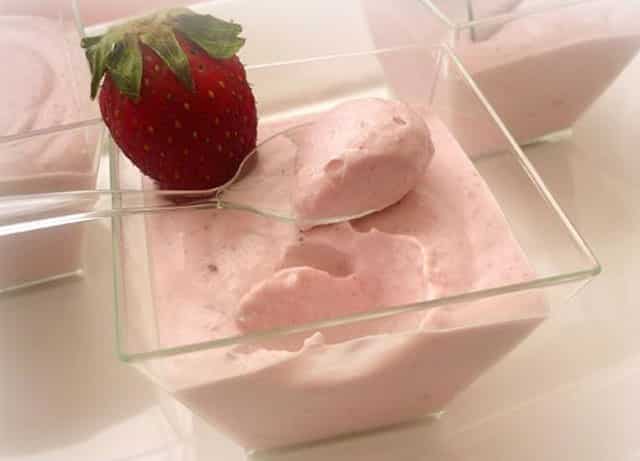 Mousse au chocolat blanc et fraises au Thermomix