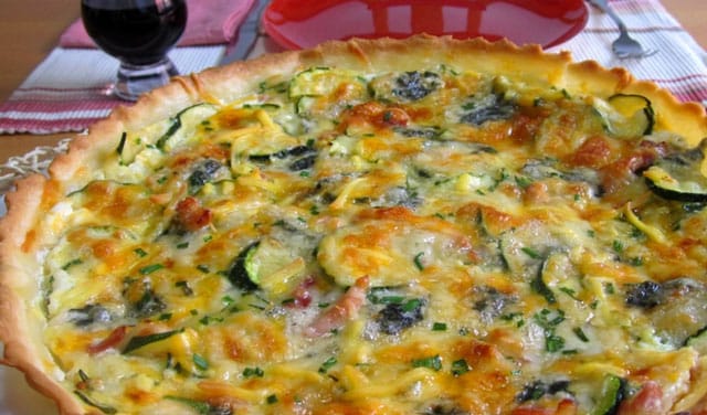 Quiche aux courgettes, oignons et lardons WW