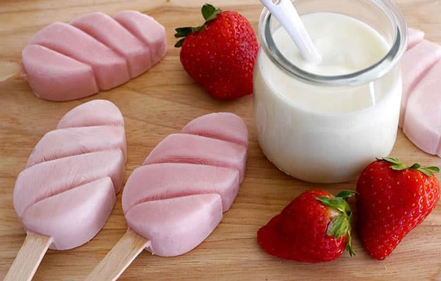 bâtonnets glacés yaourt et fraises au Thermomix