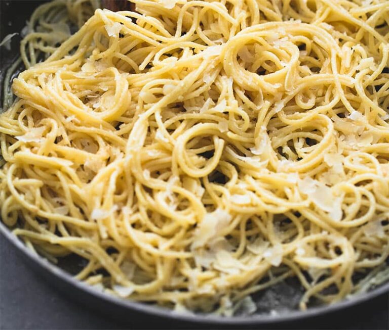 Pâtes à la crème au parmesan