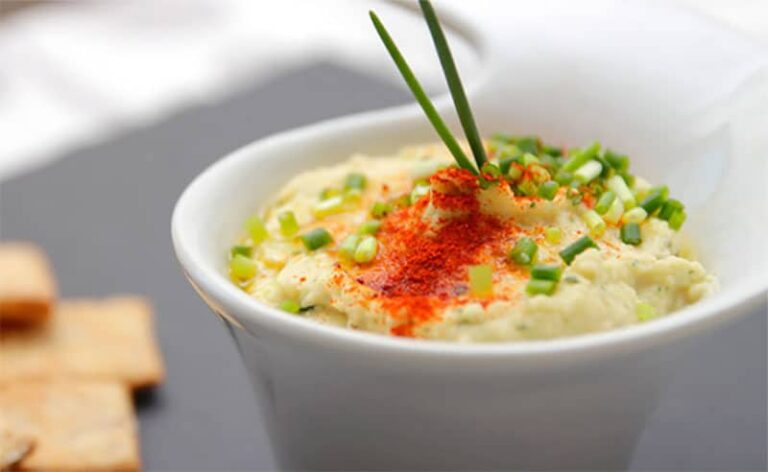 Houmous au yaourt et à la menthe