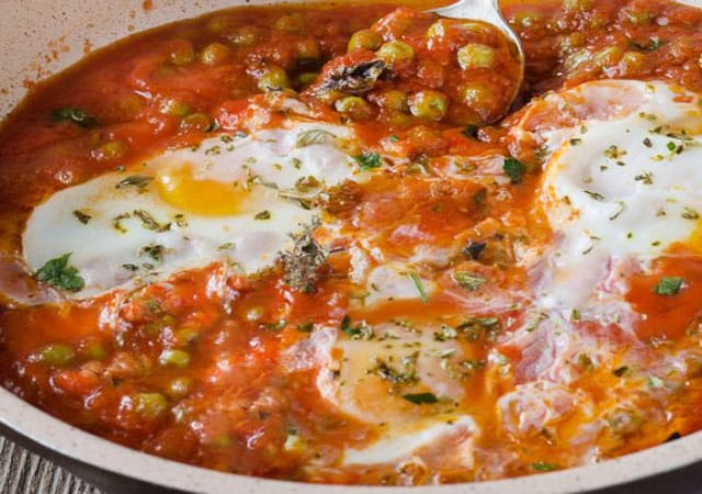 Œufs à la Sauce Tomate et Petits Pois WW
