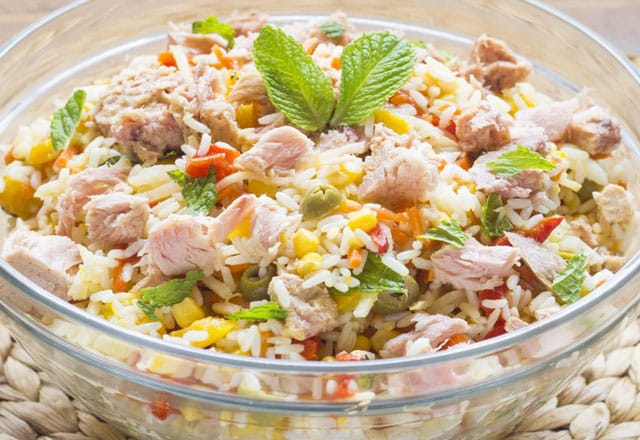 Salade de riz au thon et aux œufs durs WW