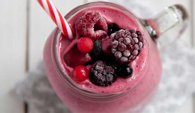 Smoothie aux fruits rouges
