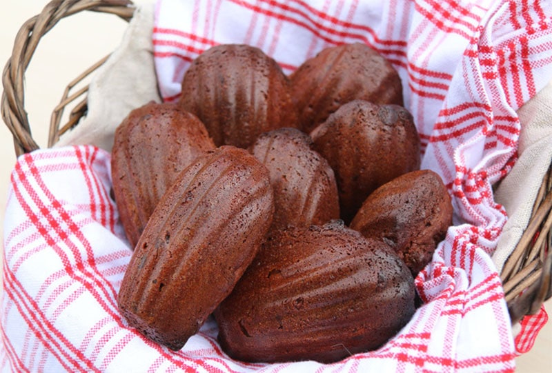 Madeleines au chocolat et aux noix