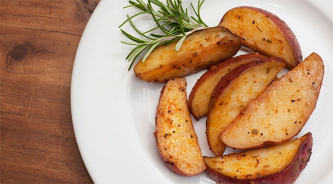 Pommes de terre au four à l'ail et au parmesan