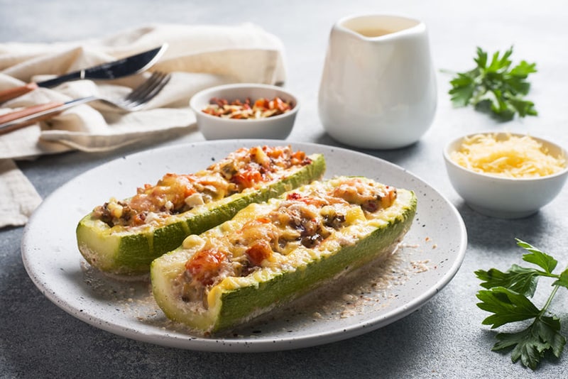 Courgettes farcies à la viande hachée et légumes