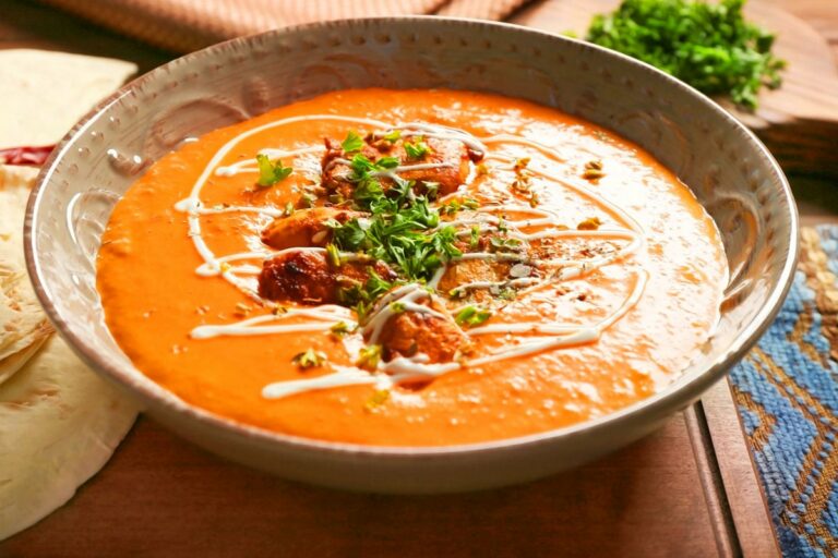 Morceaux de poulet à la crème de tomate