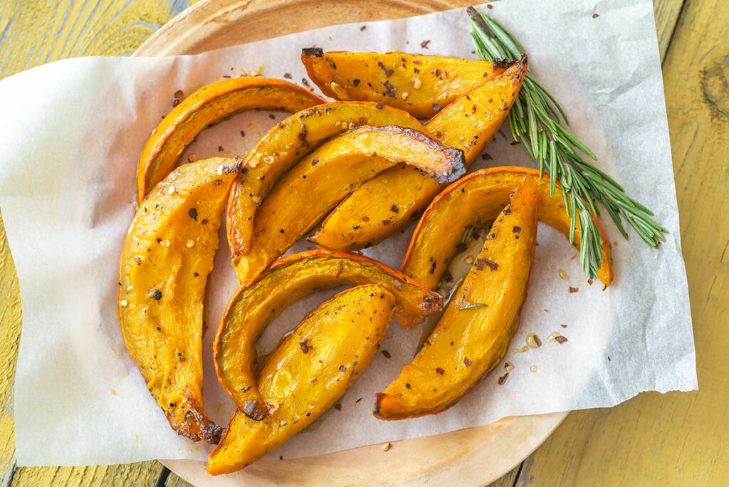 Potiron parfumé à l'ail cuit au four