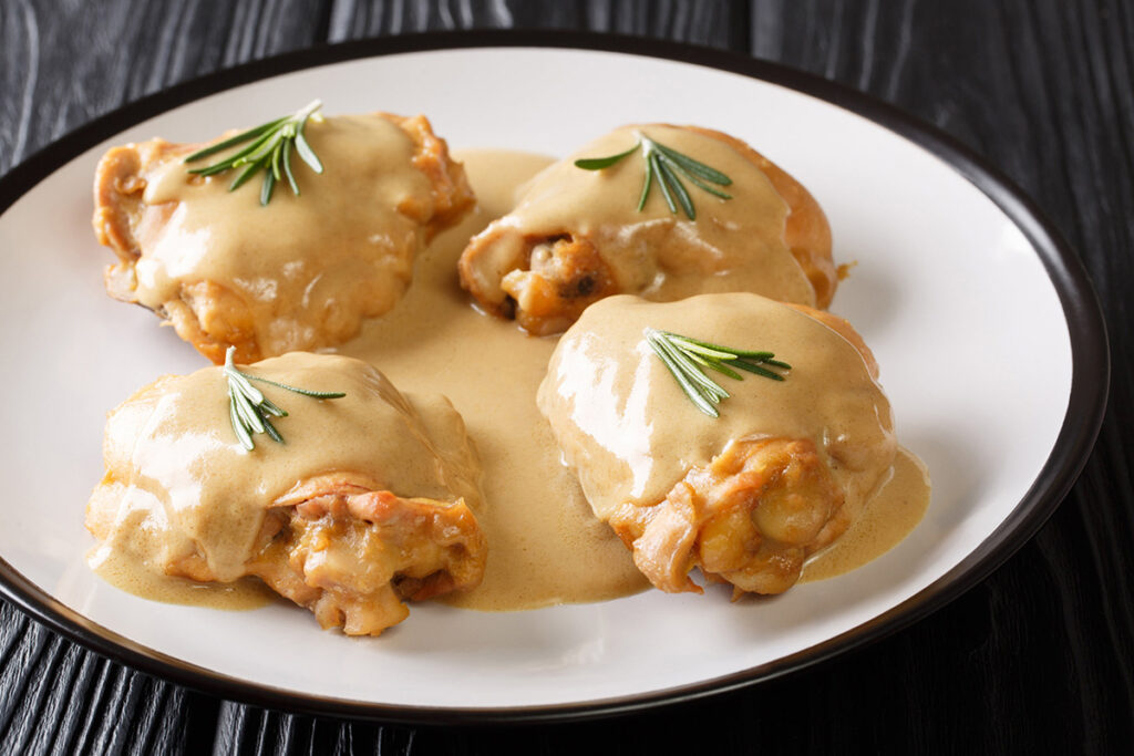 Cuisses de poulet à la sauce moutarde