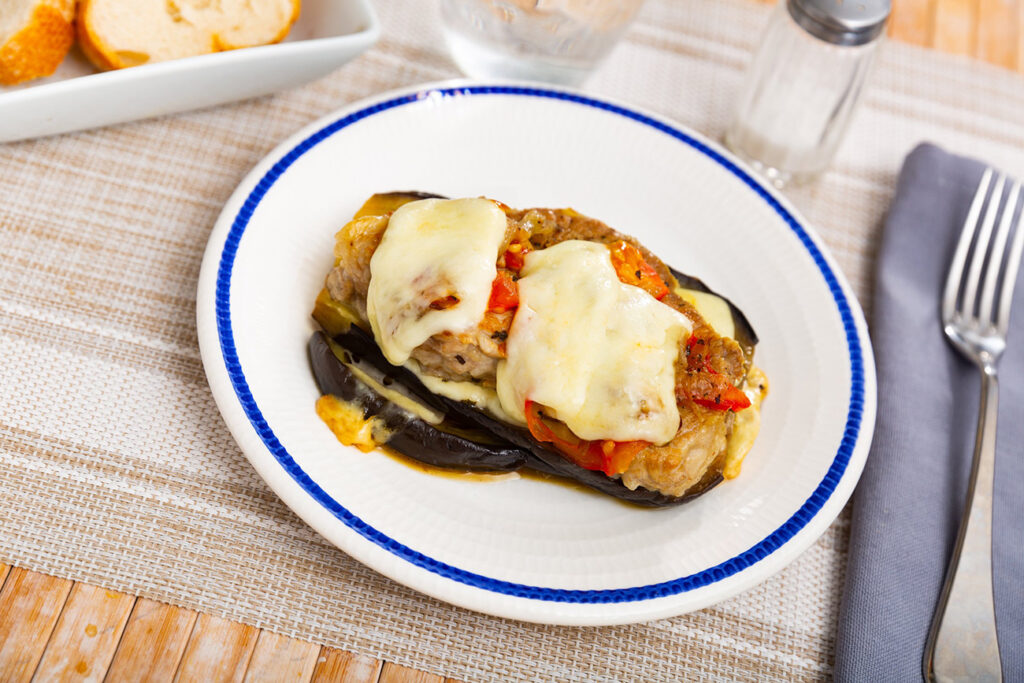 Délicieux gratin d'aubergines à la mozzarella