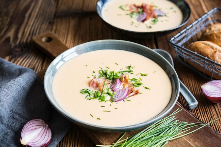Velouté de pommes de terre au bacon et au cheddar