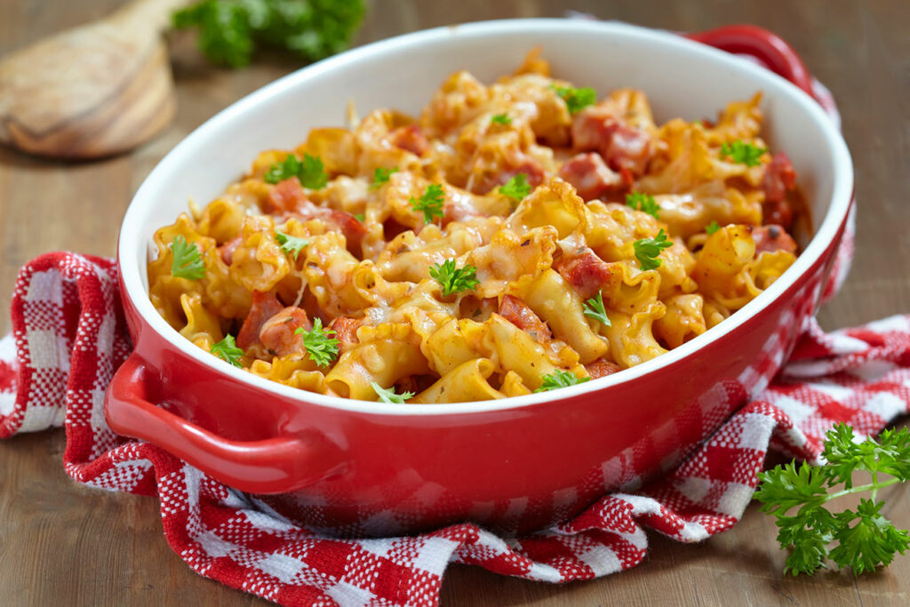 Gratin de pâtes au jambon et petits pois