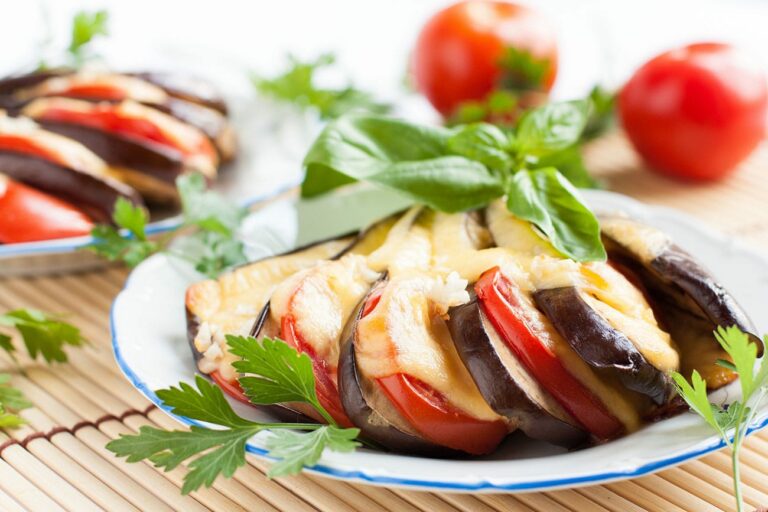 Gratin d'aubergine avec ricotta et tomate