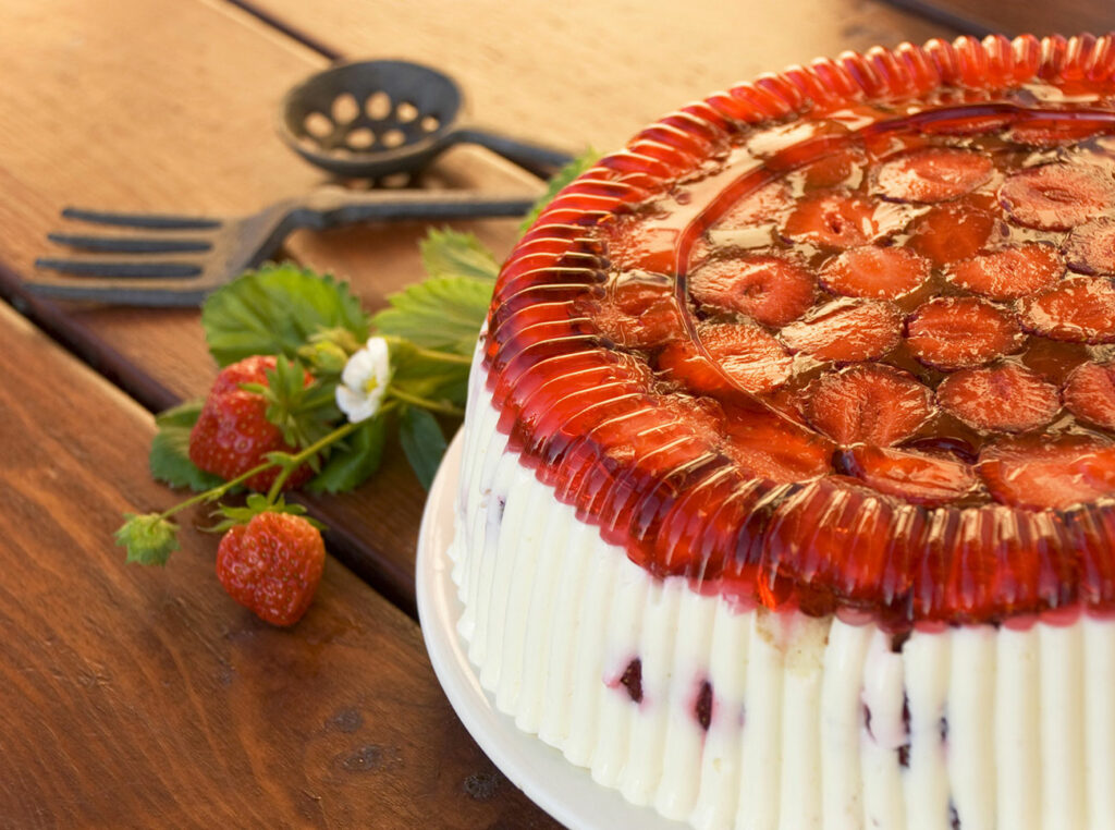 Gâteau au Lait avec Base de Coulis